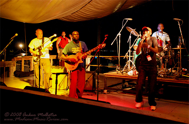 Extra Golden at 10,000 Lakes Festival 2008 - photo by Ankur Malhotra