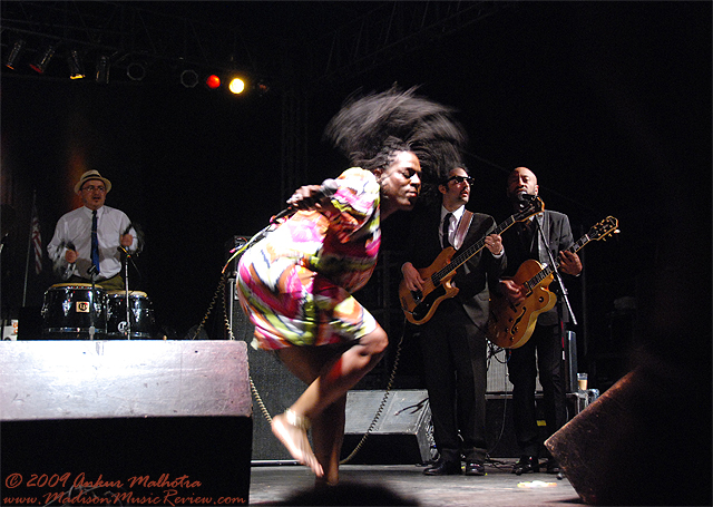 Sharon Jones + The Dap Kings @ 10,000 Lakes Festival, July 25, 2009 - photo by Ankur Malhotra