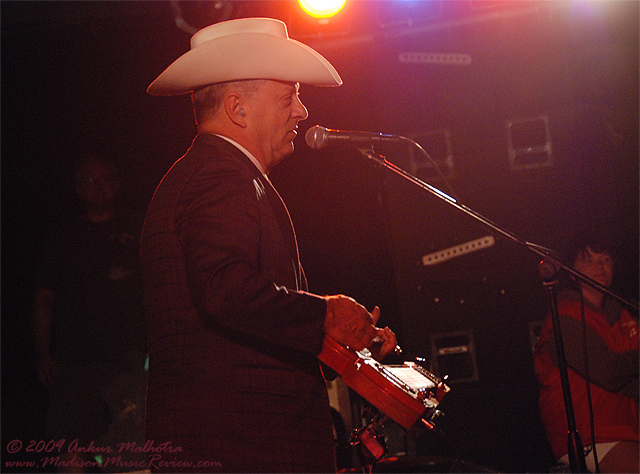 Junior Brown at the Barn Stage, 10,000 Lakes Festival 2009 - photo by Ankur Malhotra