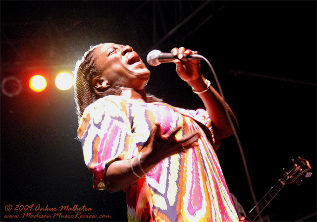 Sharon Jones + The Dap Kings @ 10,000 Lakes Festival, July 25, 2009 - photo by Ankur Malhotra