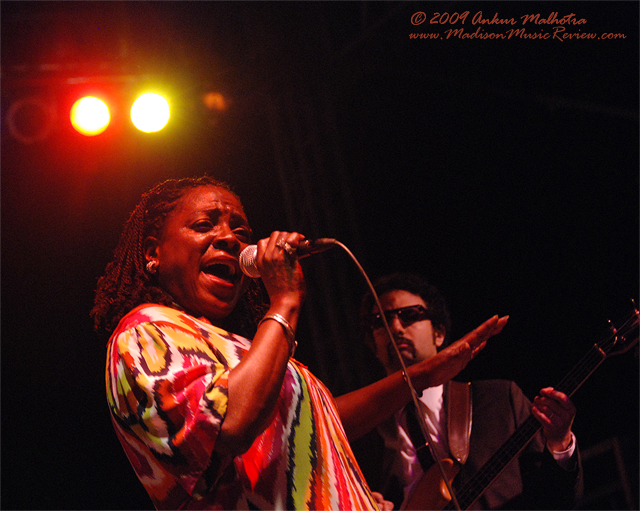 Sharon Jones + The Dap Kings @ 10,000 Lakes Festival, July 25, 2009 - photo by Ankur Malhotra