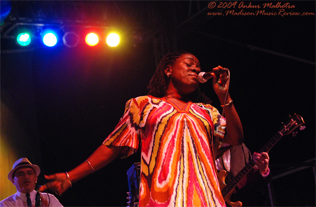 Sharon Jones + The Dap Kings @ 10,000 Lakes Festival, July 25, 2009 - photo by Ankur Malhotra