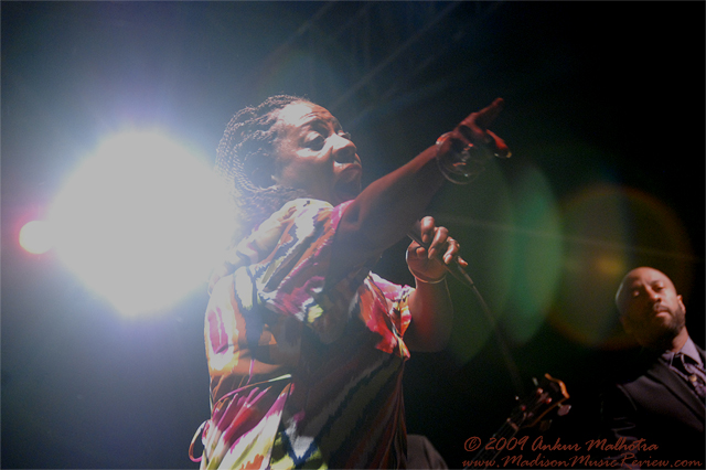 Sharon Jones + The Dap Kings @ 10,000 Lakes Festival, July 25, 2009 - photo by Ankur Malhotra