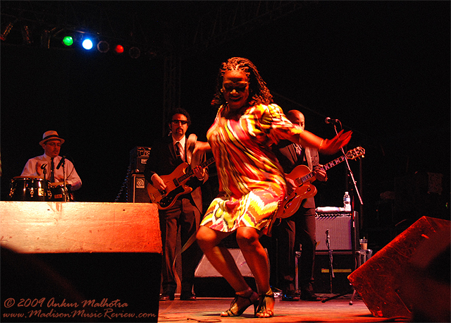 Sharon Jones + The Dap Kings @ 10,000 Lakes Festival, July 25, 2009 - photo by Ankur Malhotra