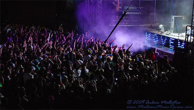 Friends and festival goers at Movement 2009 - photo by Ankur Malhotra